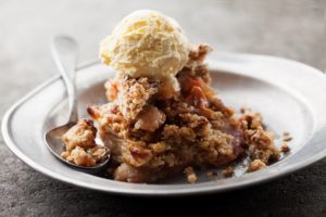 Apple crisp with oat topping